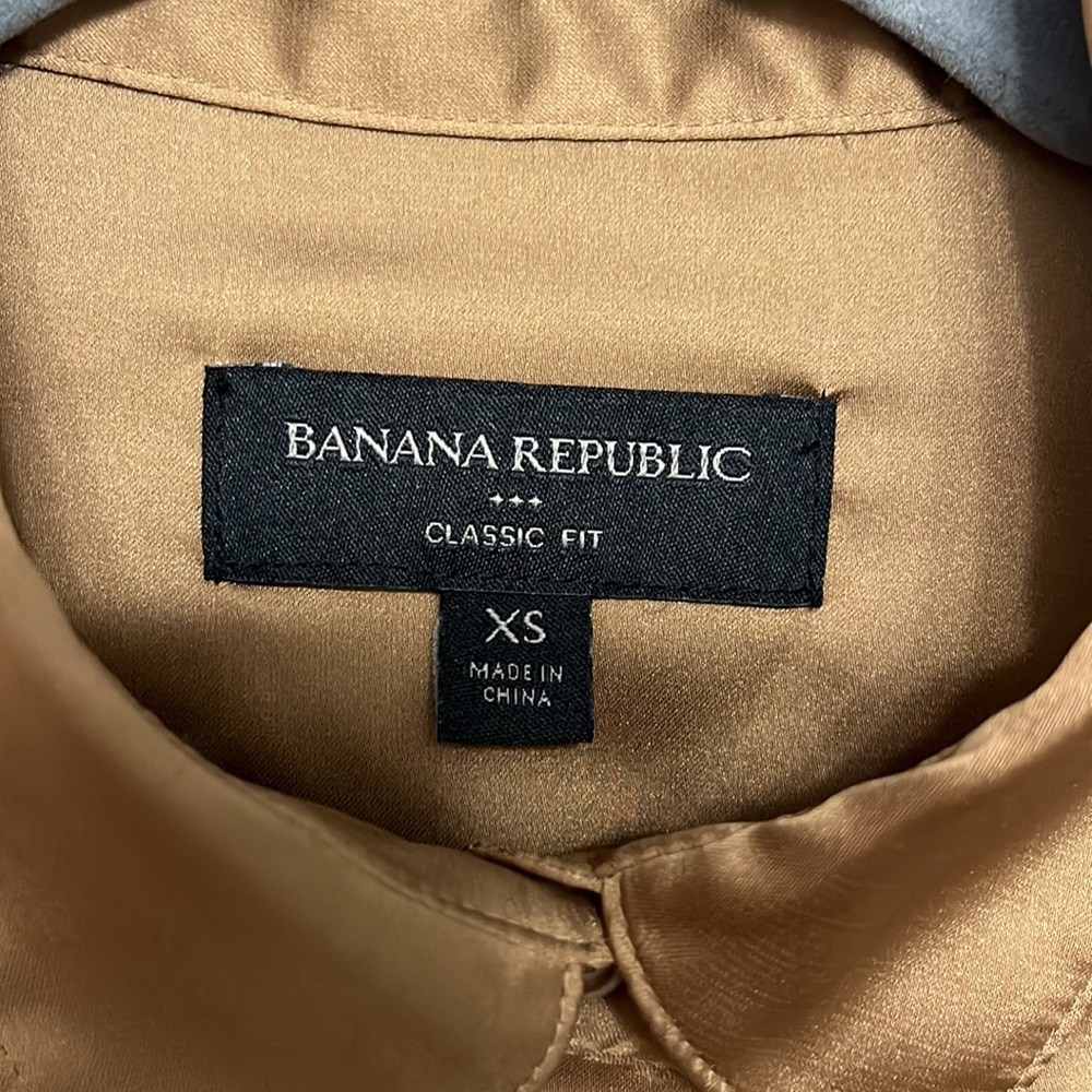 Gold but down Banana Republic shirt. Extra small. - Picture 2 of 4